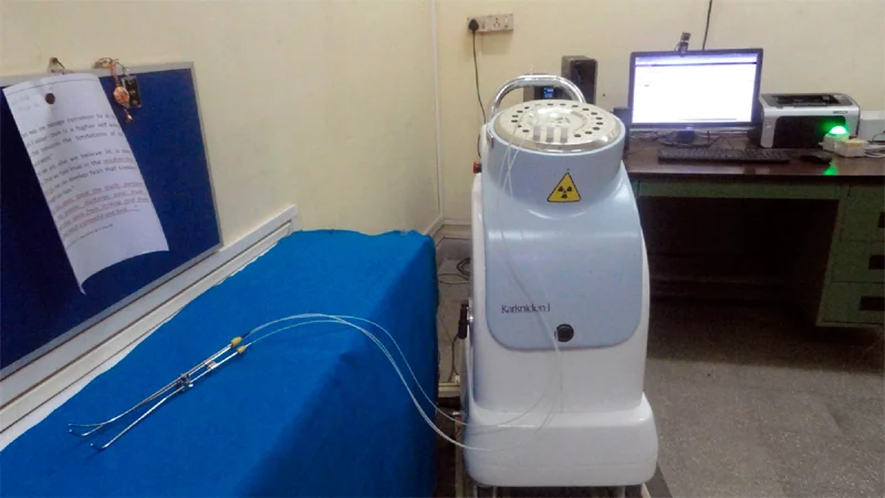 A brachytherapy equipment system with its treatment components.