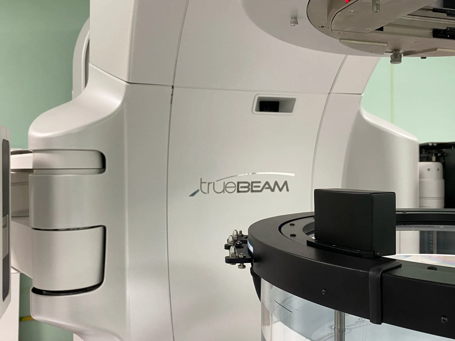 A TrueBeam radiotherapy linear accelerator in its treatment room.